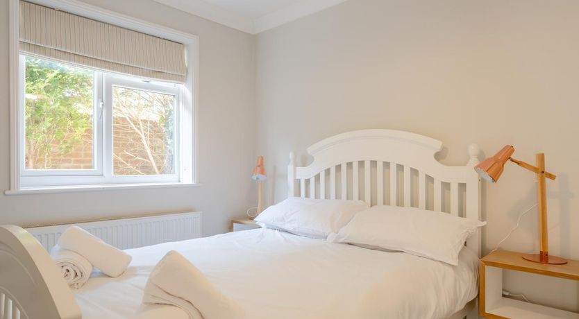 Photo of 2 Bed in Totland Bay