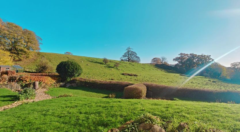 Photo of 5 Bed in Tealby