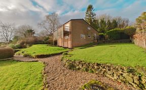 Photo of 5 Bed in Tealby