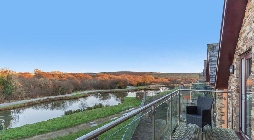 Photo of 6 Bed in Winnards Perch