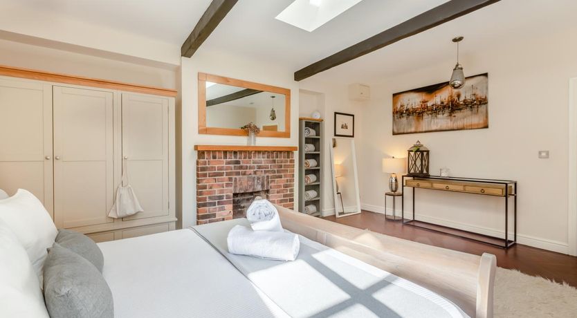Photo of 4 Bed in Brent Knoll