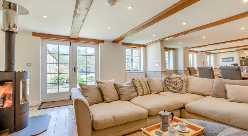 Photo of 4 Bed in Brent Knoll