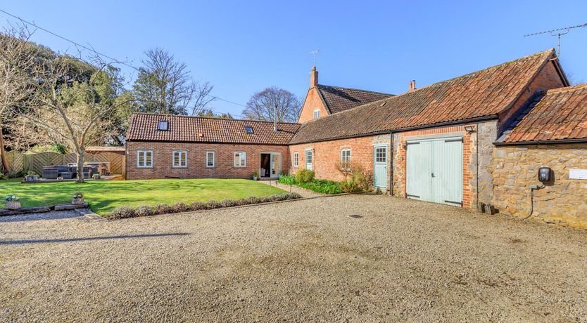 Photo of 4 Bed in Brent Knoll