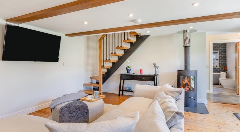 Photo of 4 Bed in Brent Knoll