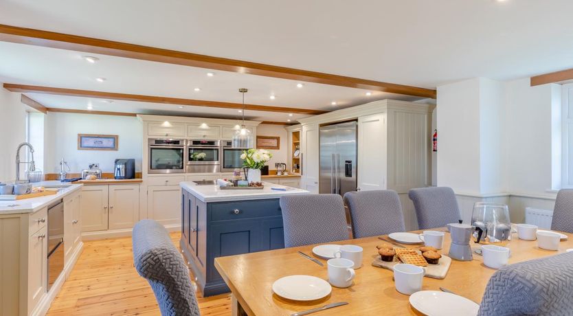 Photo of 4 Bed in Brent Knoll