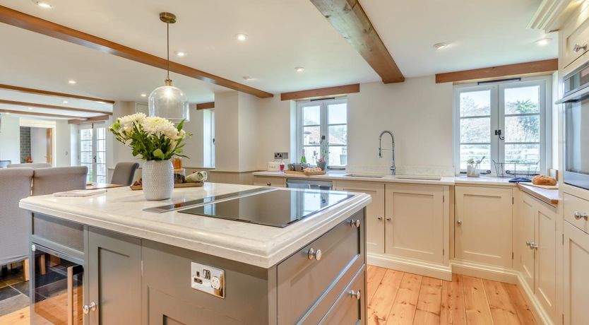 Photo of 4 Bed in Brent Knoll