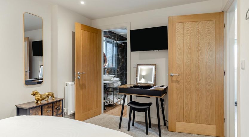 Photo of 2 Bed in Holmesfield