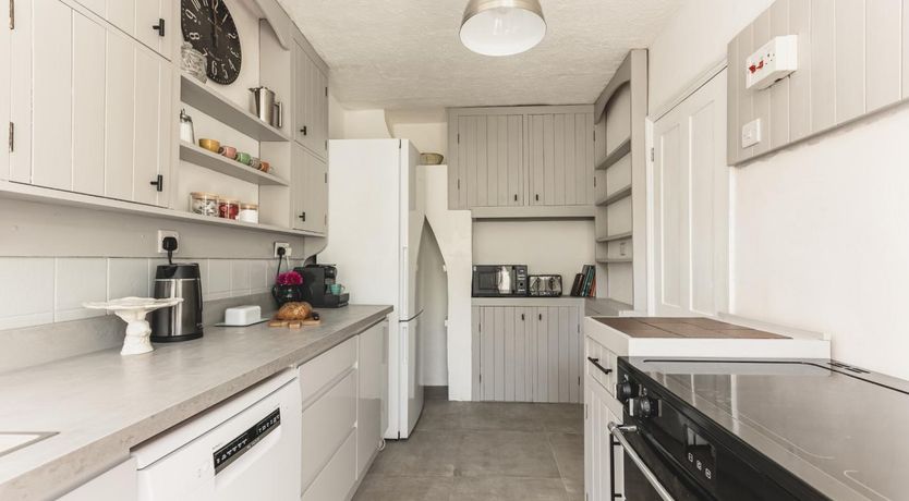 Photo of 5 Bed in Freshwater