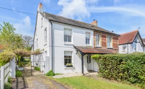 Photo of 5 Bed in Freshwater
