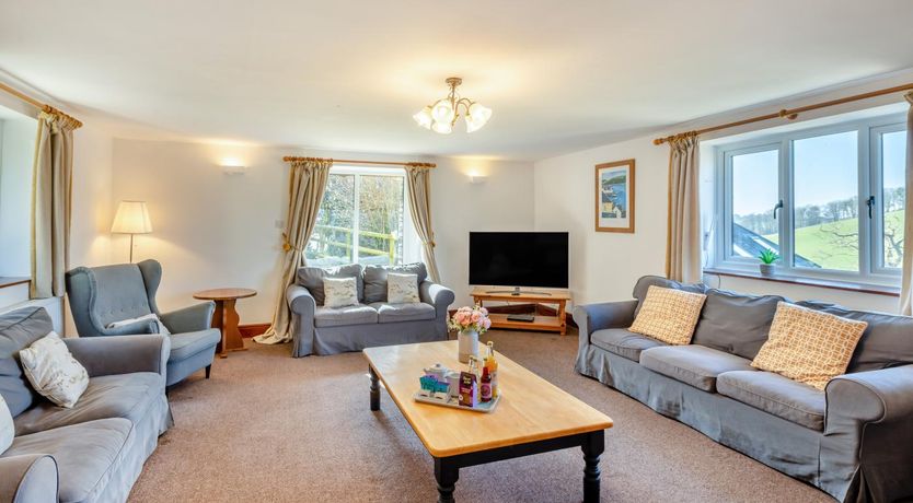 Photo of 5 Bed in East Allington