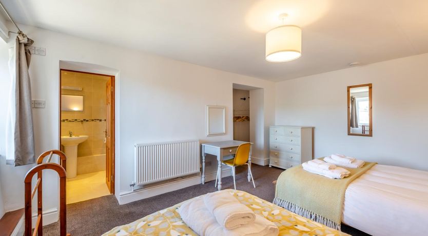 Photo of 5 Bed in East Allington