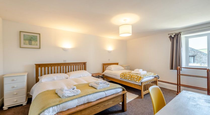 Photo of 5 Bed in East Allington