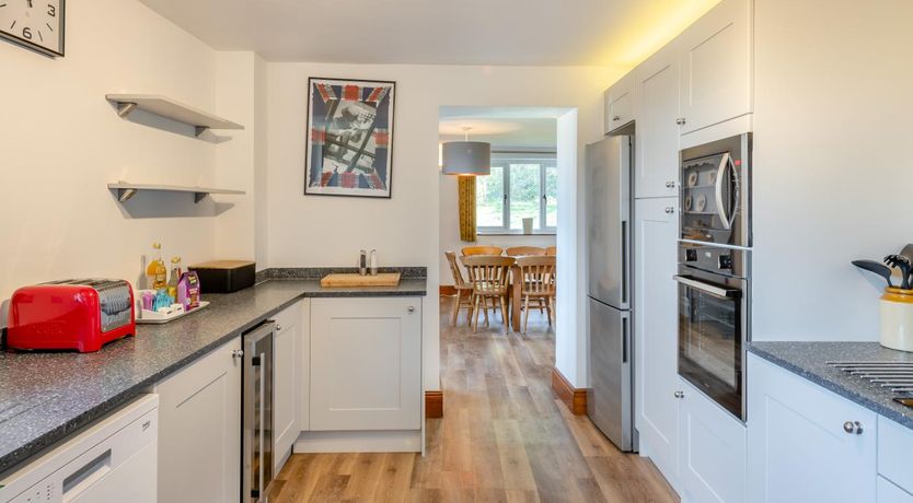 Photo of 5 Bed in East Allington