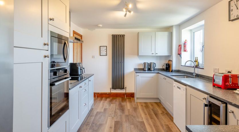 Photo of 5 Bed in East Allington