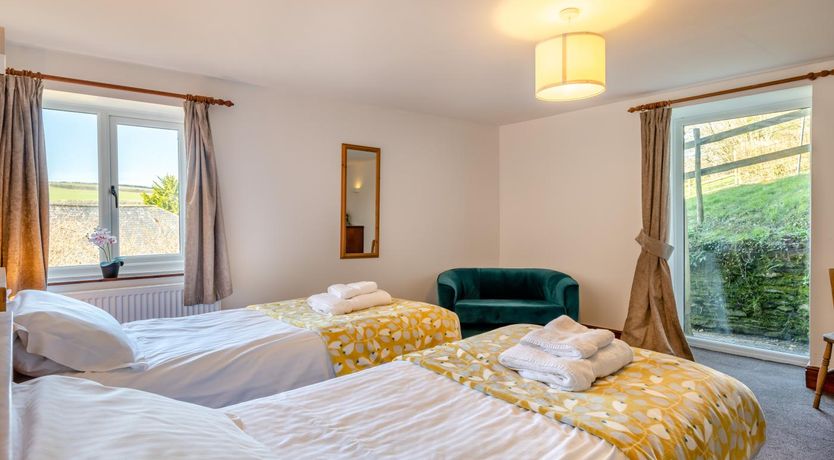 Photo of 5 Bed in East Allington