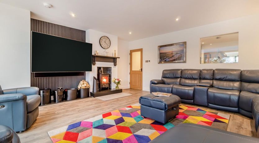 Photo of 5 Bed in Walberswick