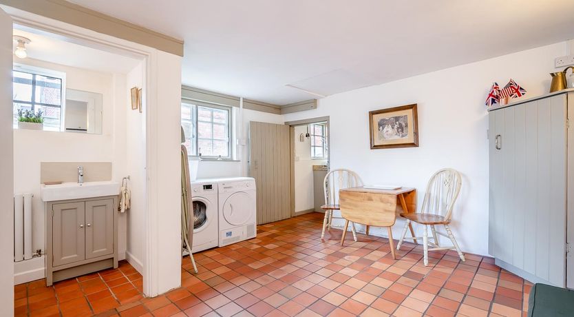 Photo of 4 Bed in Alcester