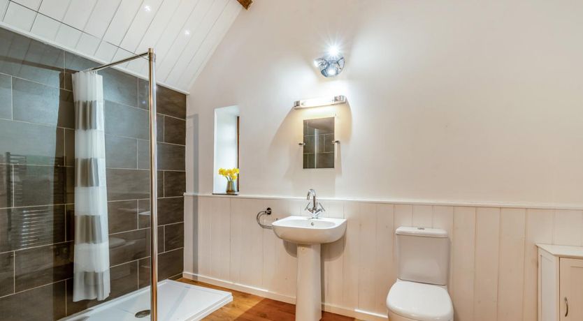 Photo of 4 Bed in Little Haven