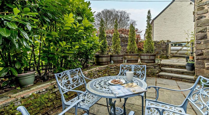 Photo of 2 Bed in Pentre Bach