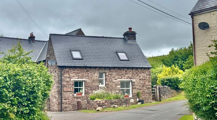 Photo of 2 Bed in Pentre Bach