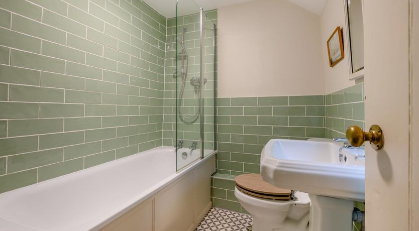 Photo of 2 Bed in Highcliffe