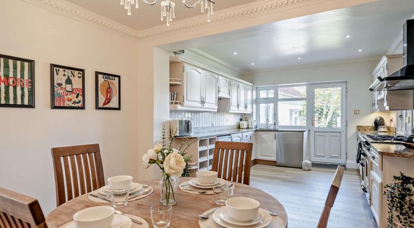 Photo of 4 Bed in Nottage