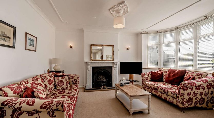Photo of 4 Bed in Nottage