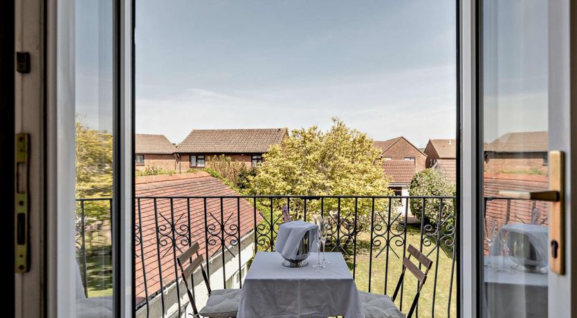 Photo of 4 Bed in Nottage