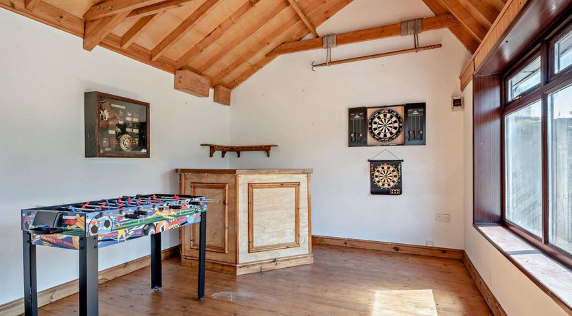 Photo of 4 Bed in Nottage