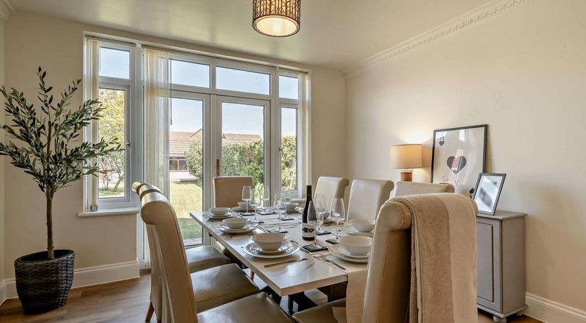 Photo of 4 Bed in Nottage