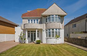 Photo of 4-bed-in-nottage-1