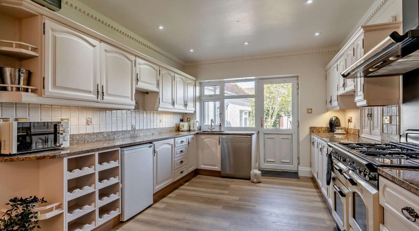 Photo of 4 Bed in Nottage