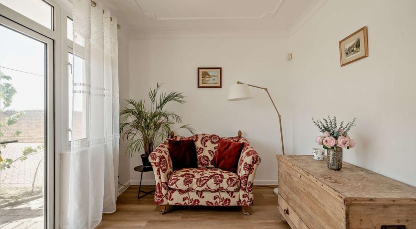 Photo of 4 Bed in Nottage