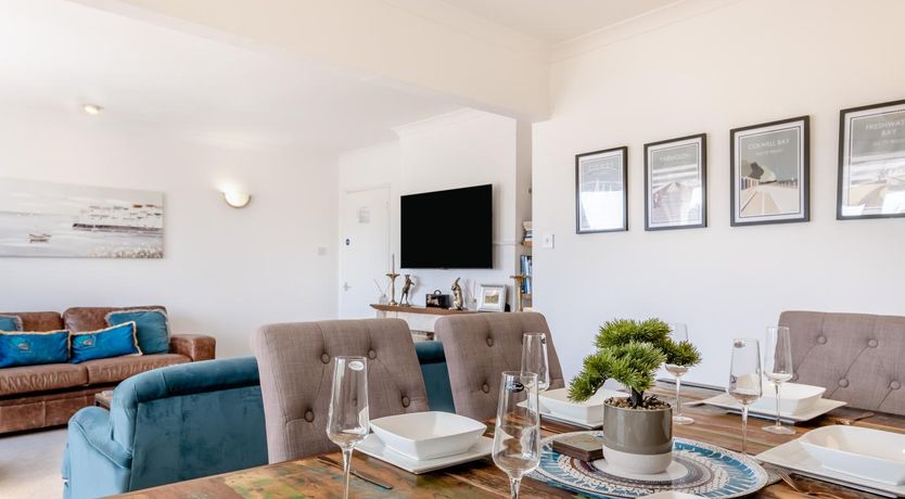 Photo of 3 Bed in Freshwater