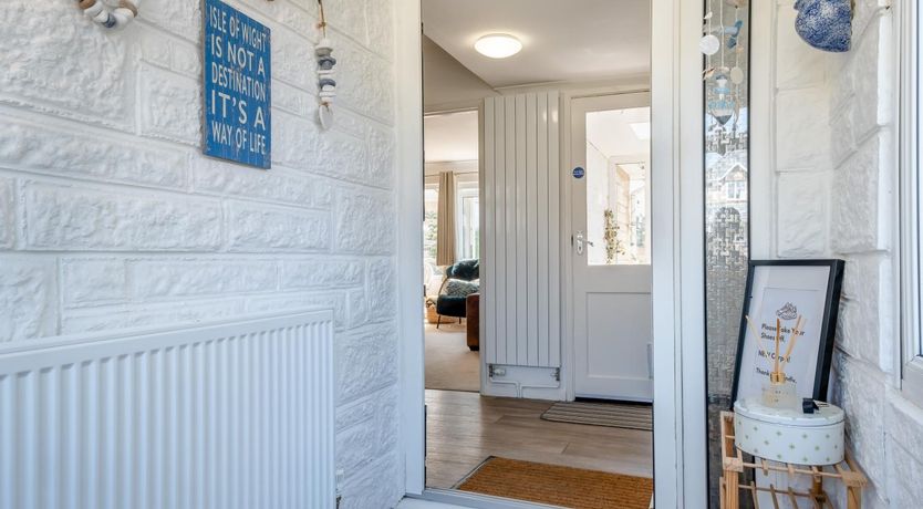 Photo of 3 Bed in Freshwater
