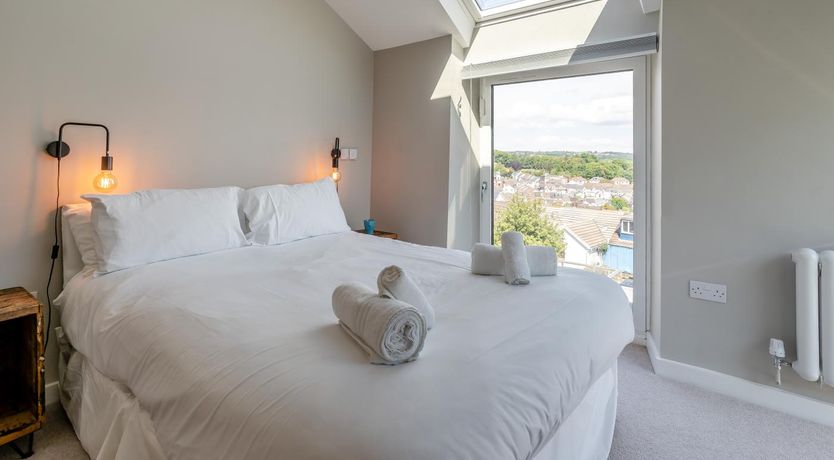 Photo of 4 Bed in Mumbles