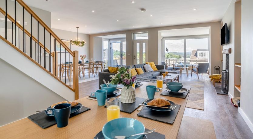 Photo of 4 Bed in Mumbles