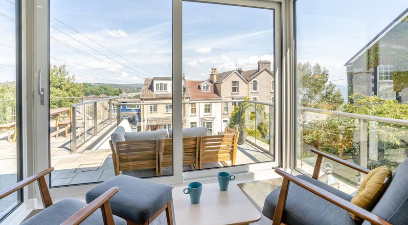 Photo of 4 Bed in Mumbles