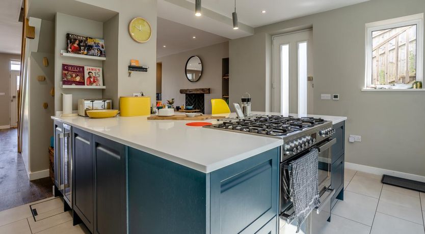 Photo of 4 Bed in Mumbles