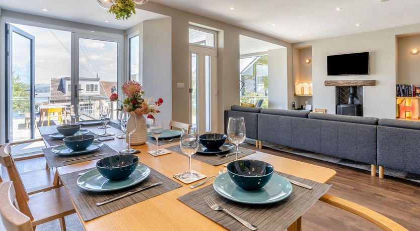 Photo of 4 Bed in Mumbles