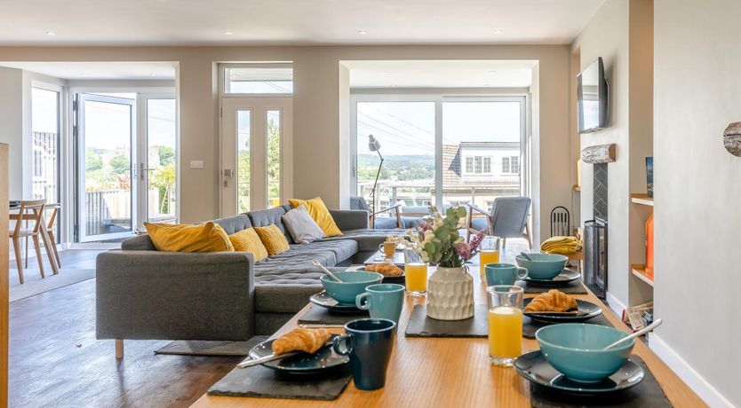 Photo of 4 Bed in Mumbles