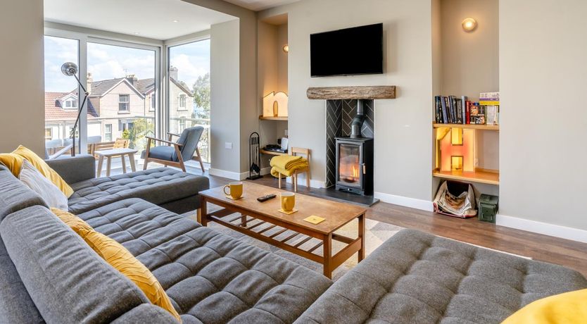 Photo of 4 Bed in Mumbles