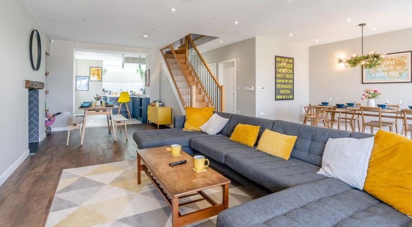 Photo of 4 Bed in Mumbles