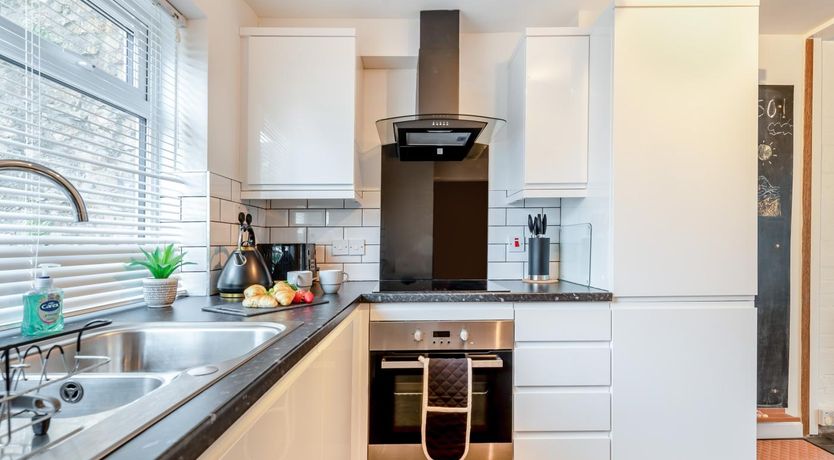 Photo of 2 Bed in Tenby