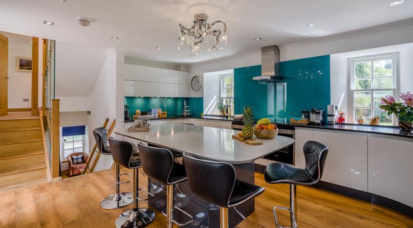 Photo of 5 Bed in Tarbet