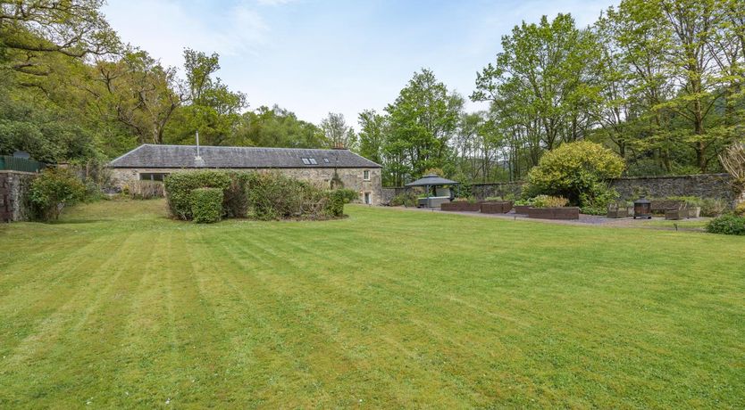 Photo of 5 Bed in Tarbet