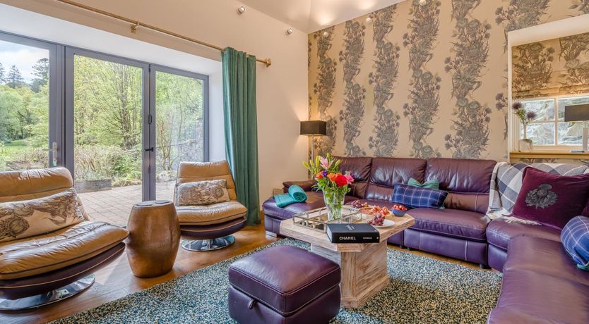 Photo of 5 Bed in Tarbet