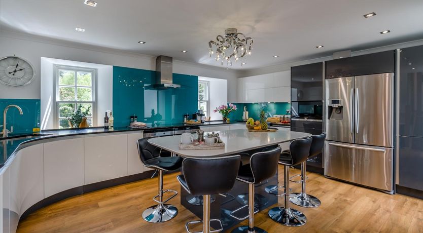 Photo of 5 Bed in Tarbet