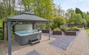 Photo of 5 Bed in Tarbet