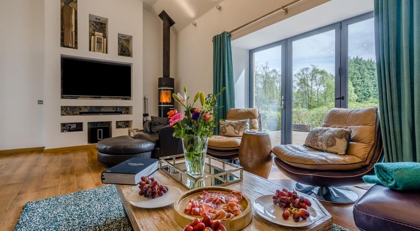 Photo of 5 Bed in Tarbet